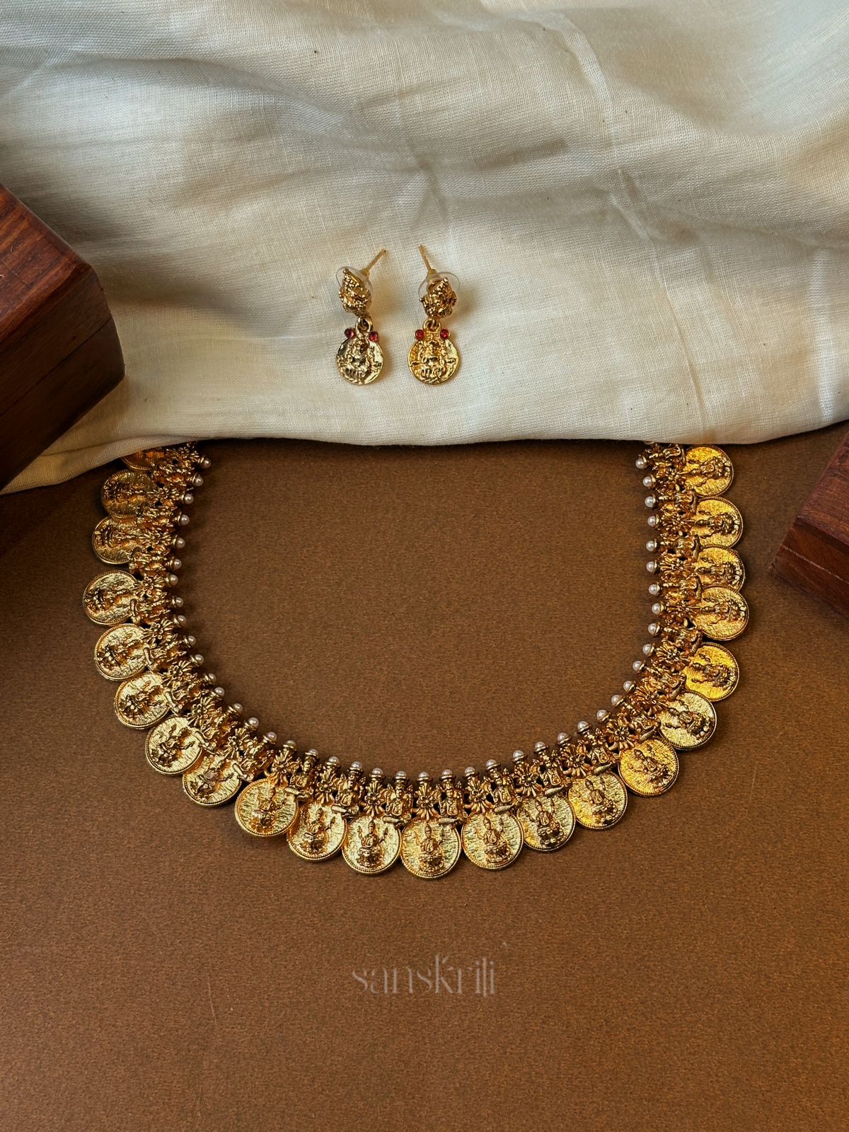 White beads kaasimala