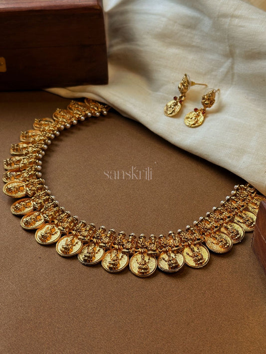 White beads kaasimala