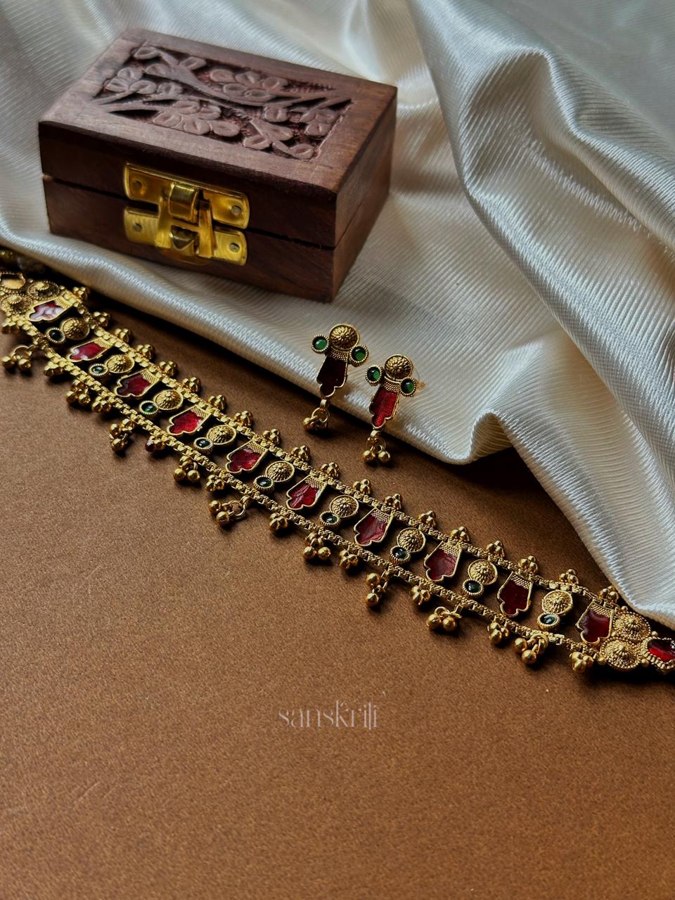 Red Enamel Chocker with earrings